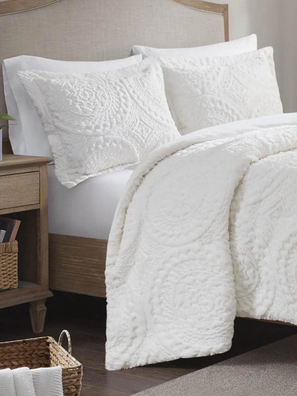 Madison Park Polyester Arya Embroidery Fur Duvet Cover Set with Ivory MP12-7517